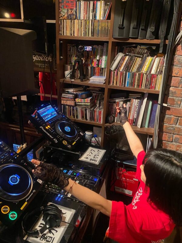 「アニソンディスコ外伝〜異常成人女性の夜 」