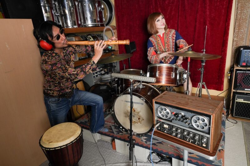 エミとゲルのアルバム『太陽の猫たち』発売記念公演